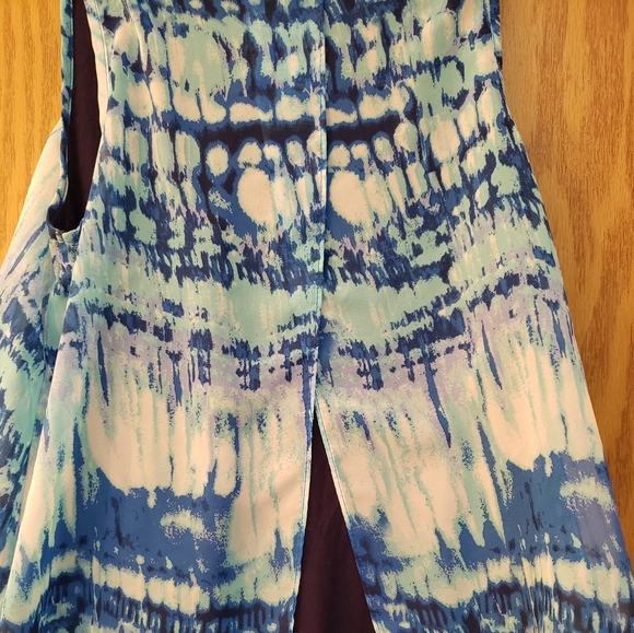 Beautiful navy blue sleeveless blouse with blue and white chiffon "overlay". - Picture 5 of 5